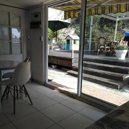 Oasis * Mentone